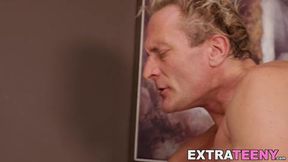 Alona Bloom's deepthroat blowjob leads to hard on all fours