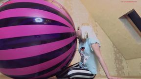 Alla jumps on two big balls