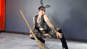 HALLOWEEN 2021 &ndash; Witch in black sexy suit &ndash; Black Playboy Bunny