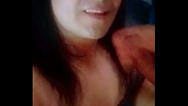 Pamelithatv tomando leche de activo verg&oacute_n