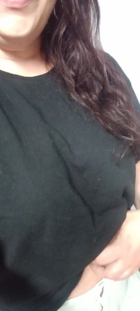 Irish milf flashes her tits in a playful amateur scene