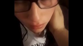 Ingrid ayudando a su amiguito - morrita meca ayudando a su papito