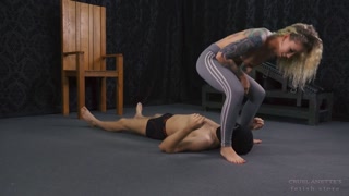 Face sitting - Smother - Barefoot - Strong legs, sweatpants - Minnie Manga - Mistress Anette