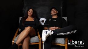 Mira como follan a tu esposa cornudito