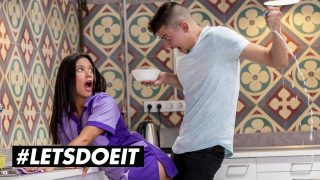 Latina Jade Presley Anális Baszás Orgazmussal Természetes Borotvált Mellek és Spriccelés