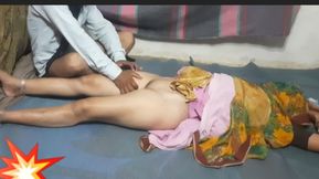 Massage of sister-in-law&amp;#039;s pussy by applying oil, brother-in-law did body massage