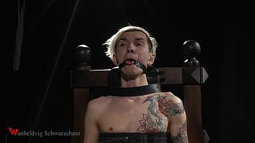 NIPPLES TICKLING FOR ROPED GUY