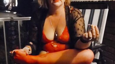 Cum smoke with me while I rub my sore body with some vibes!