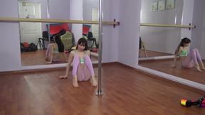 Petite slut shows her practice moves as a pole dancer