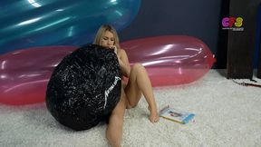 Bunny Inflates 48-in Beachball by Mouth NUDE HD WMV (1920x1080)