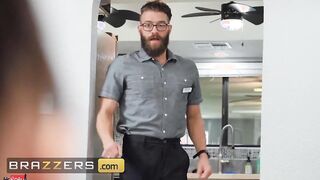 Brazzers - Tattooed Cougar Joslyn James wants the Technician's Xander Corvus Dick