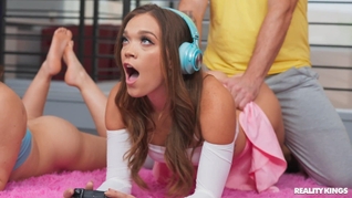 Gamer Girls Get a Load Splashed on Their Faces