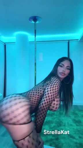 Strella Kat gets a surprise creampie at CamSoda.com
