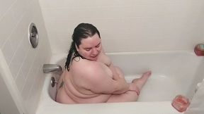 BBW Bathtime and Farting Down the Drain