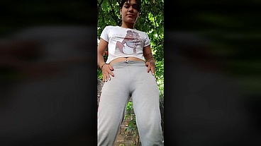 TS Angelique - I'm peeing outdoor - Custome video