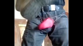 Exprimiendo huevos con botas militares 2