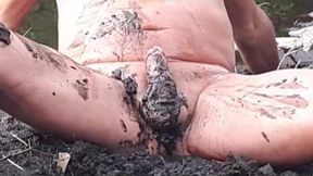 Steff165: Playing naked in the mud