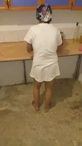 Atesli dul kadin koy evinde seksi bacaklar rontgen