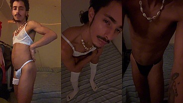 Provando minha lingerie branca, mostrando pé e cuzinho