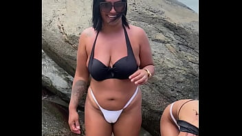 Ol&aacute_ somos as peludinhas fodendo na Praia