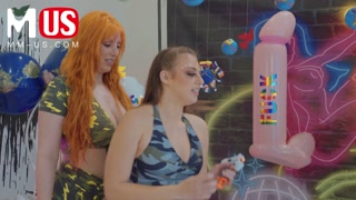 Jerkaoke - Lauren Phillips and Gia Derza Play Sexy Space Games