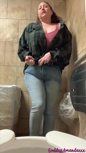 Curvy Brunette Going to the Toilet Four Times