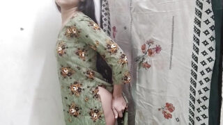 Sex dur – futai anal dur pentru o curvă indiană cu țâțe mici și pizdă strâmtă