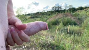 Risky outdoor nature fuck