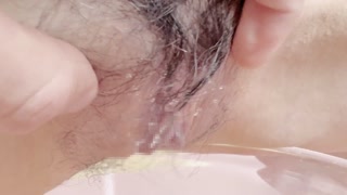 カメラに向かって放尿する変態後輩JD