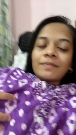 Indian amateur teen shows off big boobs in homemade video