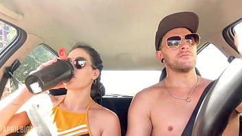 Drinking drinking pee inside the car, my stepfather can&#039_t take it anymore and fills the glass !!!