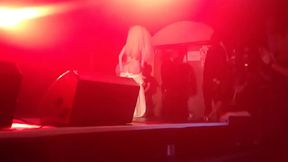 Lady-Gaga-Tirando-Roupa-Show