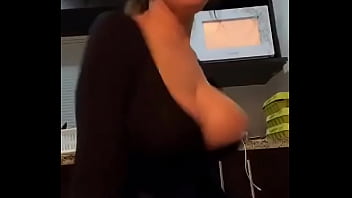 Danyancat moviendo sus tetas