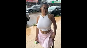 Casada peituda dando a buceta na massagem