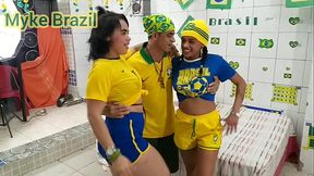 Depois  de  assistir  o  jogo  da  copa do mundo   a novinha  geovana almeida me covidou para comimorar  a voitori  do Brasi    agente  transou bem gostoso