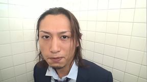 Ｓ級イケメン、野外トイレでオナニー