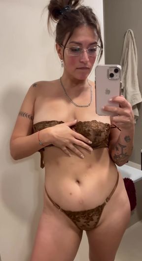 Curvy babe shows off her natural big cute tits
