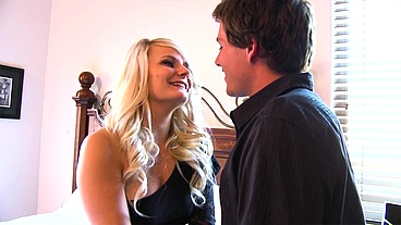 Tosh Locks is a hot blonde that knows how to fuck