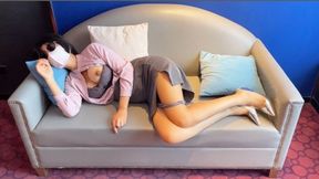 剧情房产女销售故意勾引让客户的大肉棒慢慢的调教