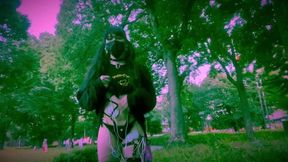 Electric Current, Iramask And Vibes In The Park During The Day - Kawaii Girl