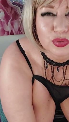 Crazy Russian MILF AimeeParadise plays with her asshole   Clip 1