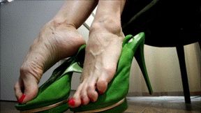 Shoe play with summer green sandals