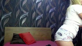 Amateur Blonde Knows How She Likes It!