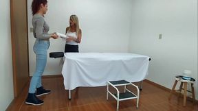 Minha crise de histeria foi curada pela massagista quando me fez gozar lambendo e socando minha buceta - Camila Costa - Pernocas