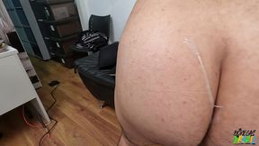 o youtuber bluezao leva uma gozada no rabo da trans luana reis