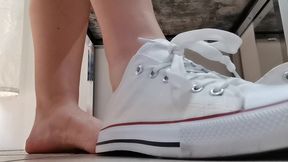 dirty feet and dirty insoles for your italian giantess in public shop - dirty and sweaty feet all to worship