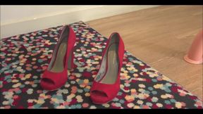 Granny Makes Her Huge Pussy Cum