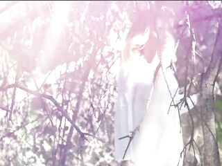 Blond sweetheart masturbation in the swimming pool