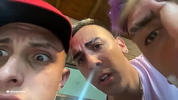 trio con adolecente modelo y su hermana de 18