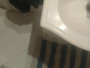 Masturbación y eyaculación frente al espejo